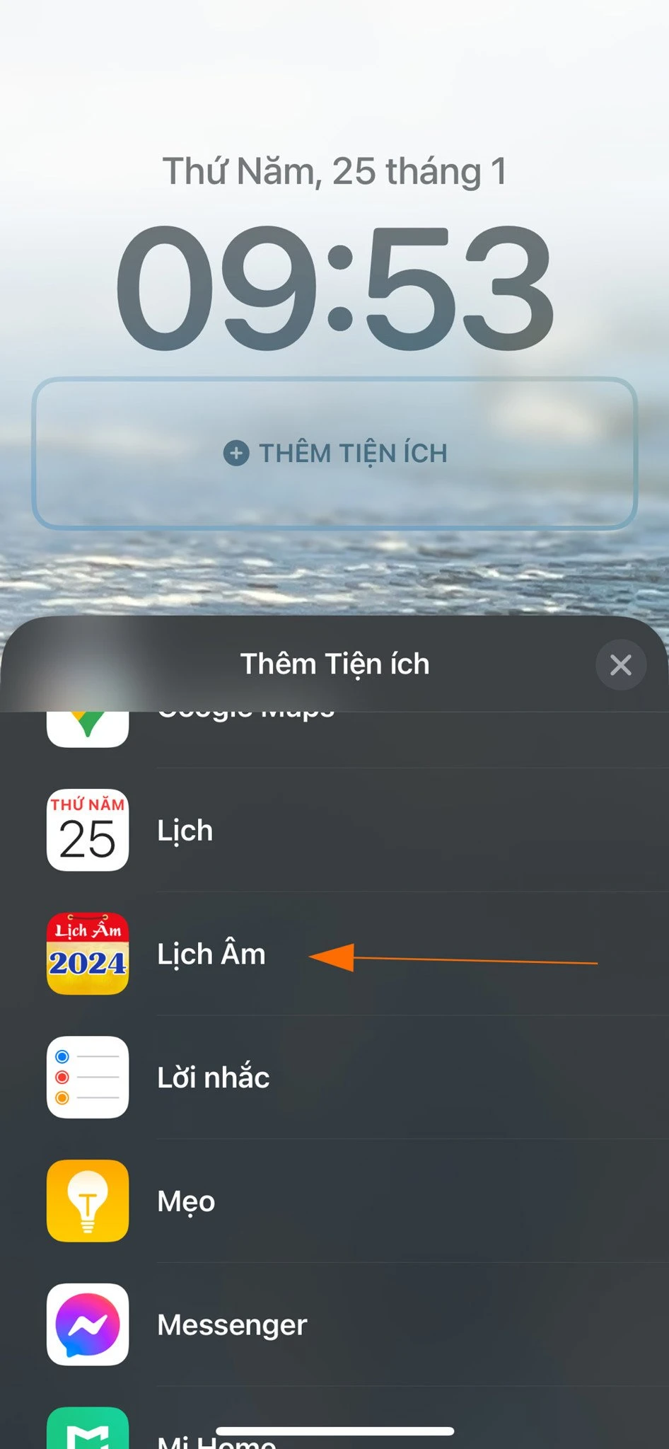 Màn hình khóa với lịch âm