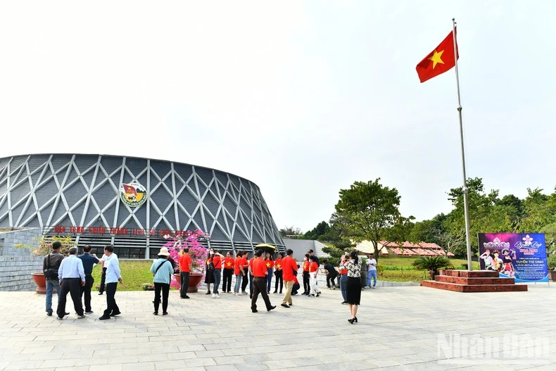 Chiêm ngưỡng bức tranh toàn cảnh Chiến dịch Điện Biên Phủ - Hồ Chí Minh