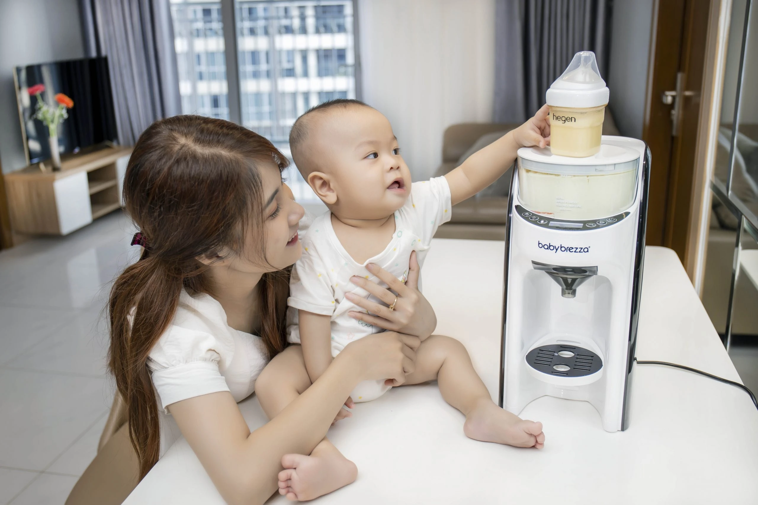 Máy pha sữa Baby Brezza Formula Pro Advanced Black/White - Baby Brezza Việt Nam