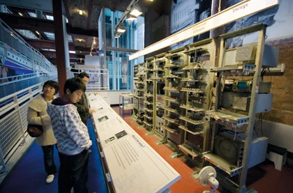 Khám Phá Máy Tính SSEM và Những Đột Phá Thời Đại